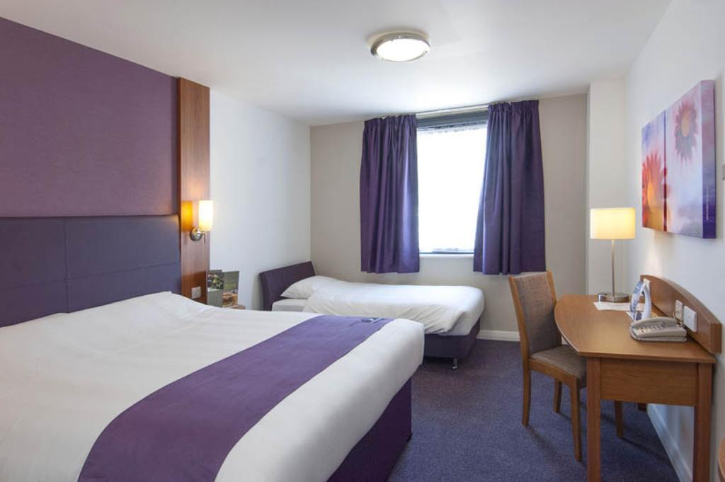 Premier Inn Glenrothes Exterior foto